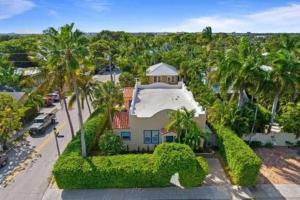an aerial view of a house with trees at Flamingo Park Bungalow! WALK TO DOWNTOWN WPB!! in West Palm Beach