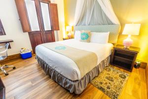 Letto o letti in una camera di CasaBlanca Hotel