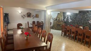 מסעדה או מקום אחר לאכול בו ב-Cabana Perla Munților - Valea Doftanei