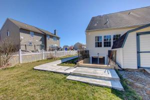 een huis met een hek en een trap naast een huis bij York Vacation Rental about 7 Mi to Downtown in York