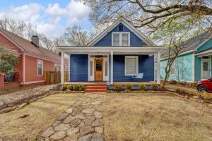 a blue house with a pink house at The Victorian - elegant 3BR home near Overton in Memphis