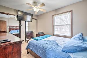 um quarto com uma cama, uma secretária e uma janela em Cedar Rapids Rental with Yard about 6 Mi to Downtown! em Cedar Rapids
