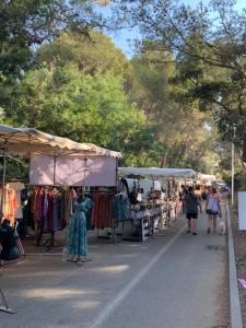 Hostia v ubytovaní Studio 3 pers climatisé rénové, au calme, idéalement situé proche St Raphael-St Tropez, plage et commerces à pieds