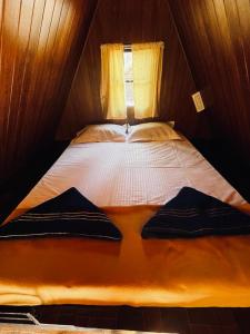 Llit o llits en una habitació de WildStag Dandeli