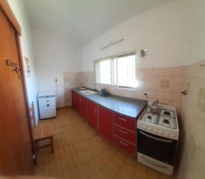 Una cocina o kitchenette en Casa/ Villa General Belgrano