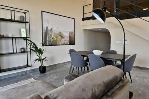 Posezení v ubytování Luxurious Maisonette with Pool in Xaghra
