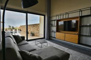 TV a/nebo společenská místnost v ubytování Luxurious Maisonette with Pool in Xaghra