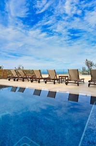 Bazén v ubytování Luxurious Maisonette with Pool in Xaghra nebo v jeho okolí