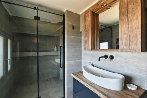 Koupelna v ubytování Luxurious Maisonette with Pool in Xaghra