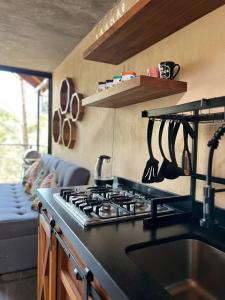 Una cocina o kitchenette en Cabañas San Marcos