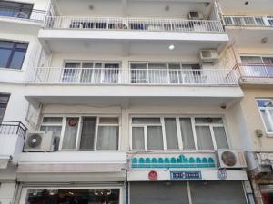 a tall white building with a balcony on top of it at happymodernhouse konforlu evimiz in Marmaris