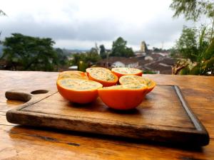three halves of an orange on a wooden cutting board at Atardecer De Salento in Salento