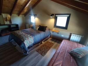 En eller flere senge i et værelse på Girasoles Home Duplex