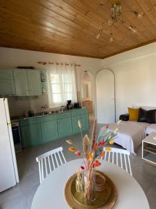 a kitchen and a living room with a table and a bed at The balcony in Glossa