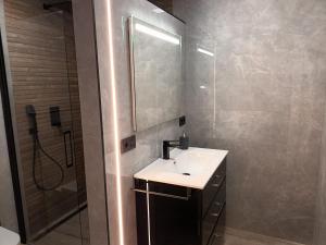 A bathroom at Apartamento Roma 8