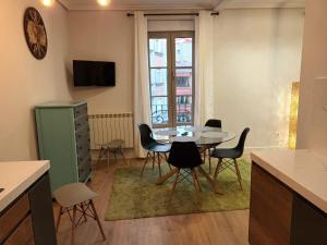 A television and/or entertainment centre at Apartamento Roma 8