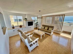 a living room with a couch and a table at El Mirador: Un lugar único en el Corazón del Delta in Els Muntells