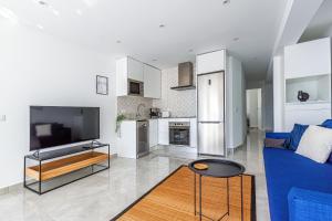 VIRGINIA Levante beach apartments的厨房或小厨房