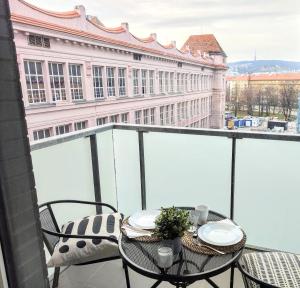 A balcony or terrace at Yarn - brand new - free parking - balcony with city view - Central shopping mall