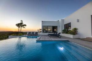 Πισίνα στο ή κοντά στο Villa Casa Pasha - Mi Cuna Stays Collection