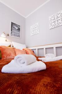 Postel nebo postele na pokoji v ubytování Mediterrane Wohnung nahe HBF mit Domblick
