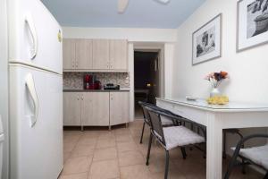 Kuchyň nebo kuchyňský kout v ubytování Siora Nina charming stone house near Agios Gordios + 23 fotografií