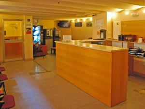 The lobby or reception area at Hostal Radio Barcelona