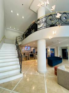 a spiral staircase in a lobby with a train on it at Ibirapuera Privilege - Suíte Deluxe Moema in São Paulo +18 photos