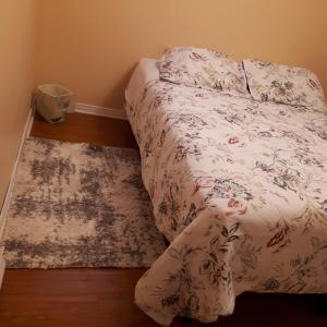 Tempat tidur dalam kamar di in beacon hill