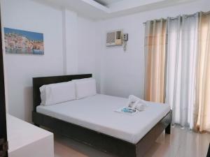 Postel nebo postele na pokoji v ubytování Livewire Planet Suites