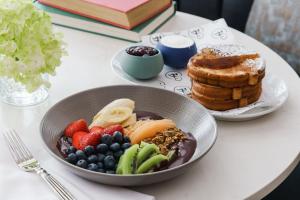 Makanan di atau berdekatan hotel