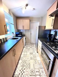 a kitchen with a tile floor in a kitchen at 4 bedroom home 10 mins to city in Gateshead