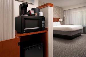 Postel nebo postele na pokoji v ubytování Courtyard by Marriott Lufkin