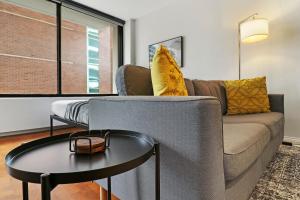 Chic & Roomy Studio in the Near North Side - Chestnut 16D