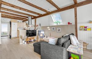 Posezení v ubytování 3 Bedroom Gorgeous Home In Skjern