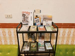 Biblioteca en la habitación en casa particular