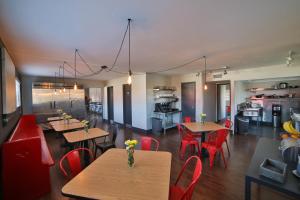 a dining room with tables and red chairs at Motel 6 - Las Vegas, NV – Downtown Fremont St Experience in Las Vegas