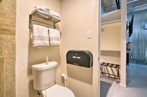 Koupelna v ubytování Laredo Vacation Rental - Minutes From Attractions!