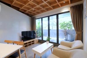 TV a/nebo společenská místnost v ubytování Casa Amarilla Boutique Apartment