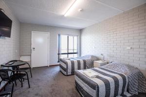 Katil atau katil-katil dalam bilik di Augusta Hotel Motel