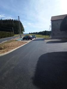 two cars parked on the side of a road at La bonne adresse in Sainte-Sigolène