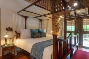 Postel nebo postele na pokoji v ubytování ama Stays & Trails L'Attitude By The Lake, Kamshet, Pune