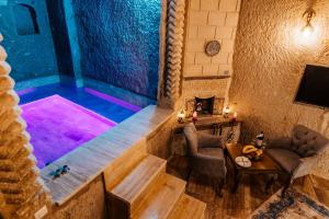 Bazén v ubytování Bayar Cave Suites nebo v jeho okolí