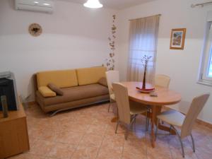 Imagen de la galería de Apartments Luvi, en Trogir