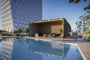 a swimming pool with chairs and a building at Clinton Hill 2br w wd gym pool nr BAM NYC-971 in Brooklyn