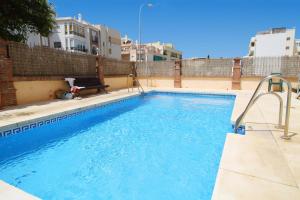 Bazén v ubytovaní Apartment Cala de Nerja SpainSunRentals 1083 alebo v jeho blízkosti