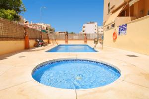 Bazén v ubytovaní Apartment Cala de Nerja SpainSunRentals 1083 alebo v jeho blízkosti