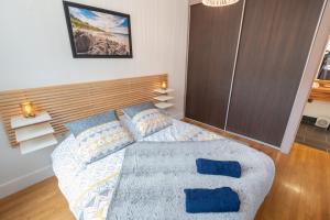 Posteľ alebo postele v izbe v ubytovaní Joli T2 tout équipé Quartier Piéton par Groom*