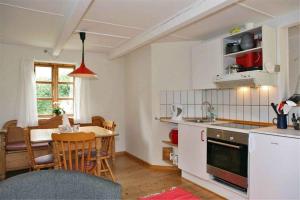 Η κουζίνα ή μικρή κουζίνα στο Holiday Apartment In Peaceful Surroundings