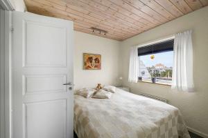 En eller flere senge i et værelse på Holiday With Panoramic Views On The Rocks, Bornholm